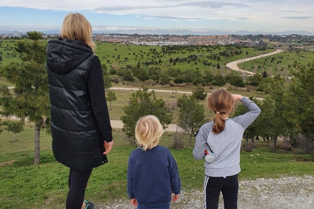Anna Wicks & kids
